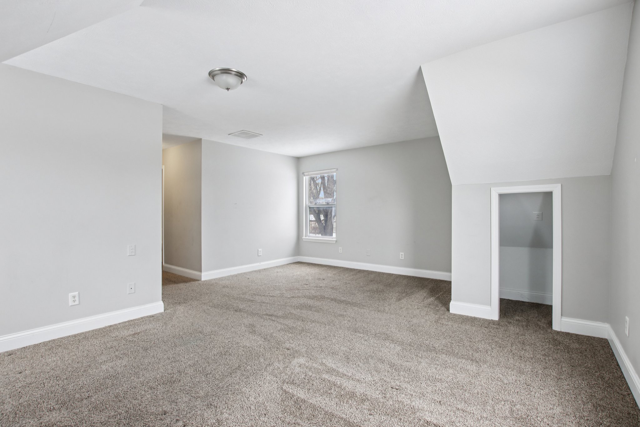 W Legrande Ave-S0902-032.jpg