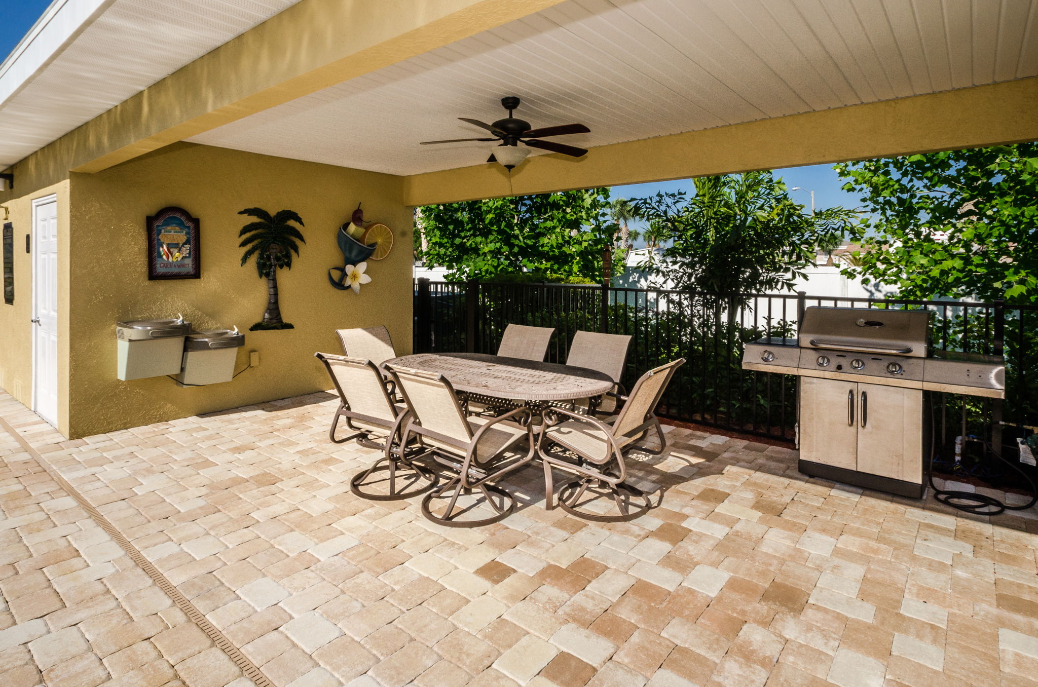 8-Regency Palms Pool Lanai