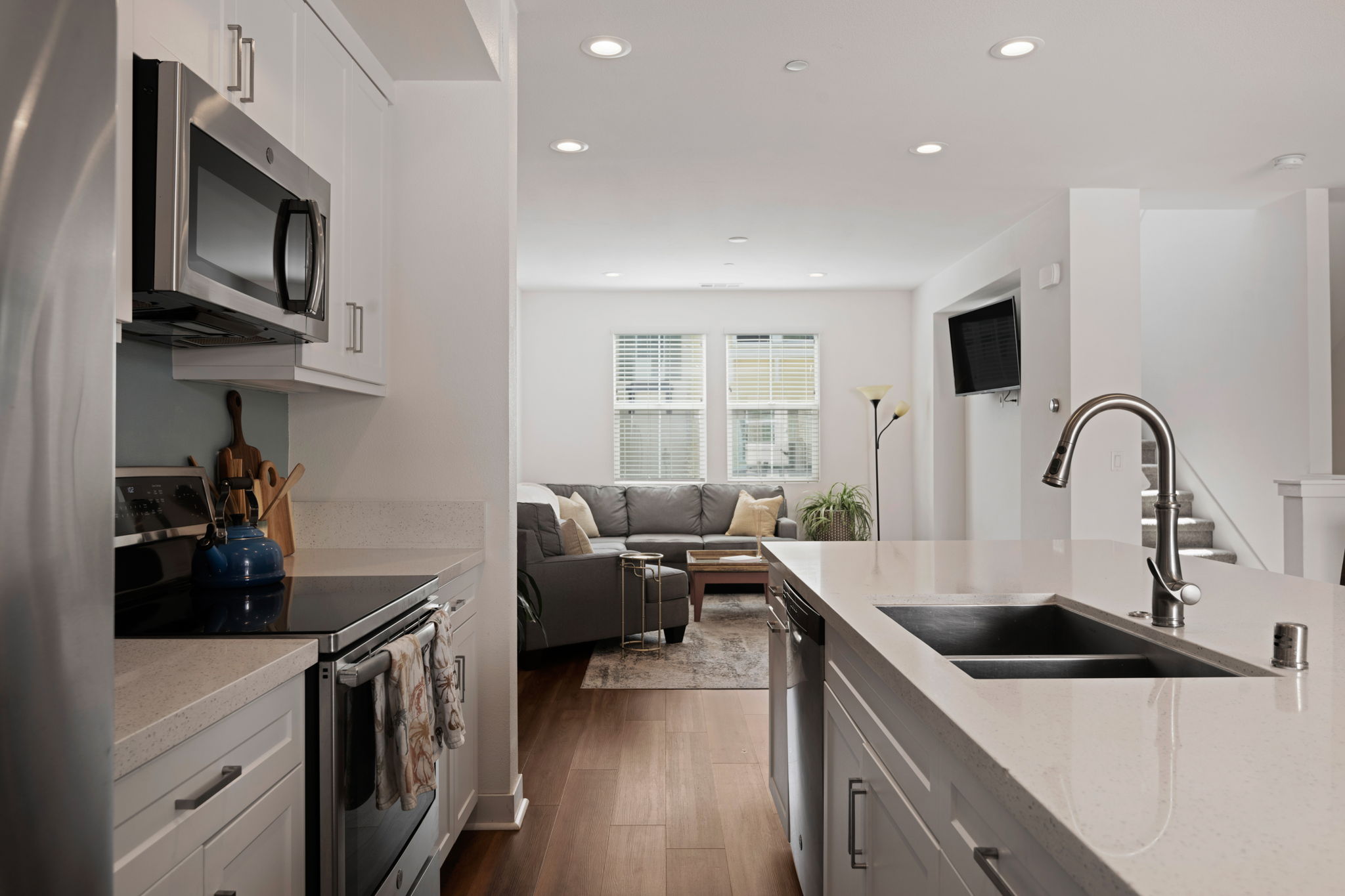13 - Kitchen
