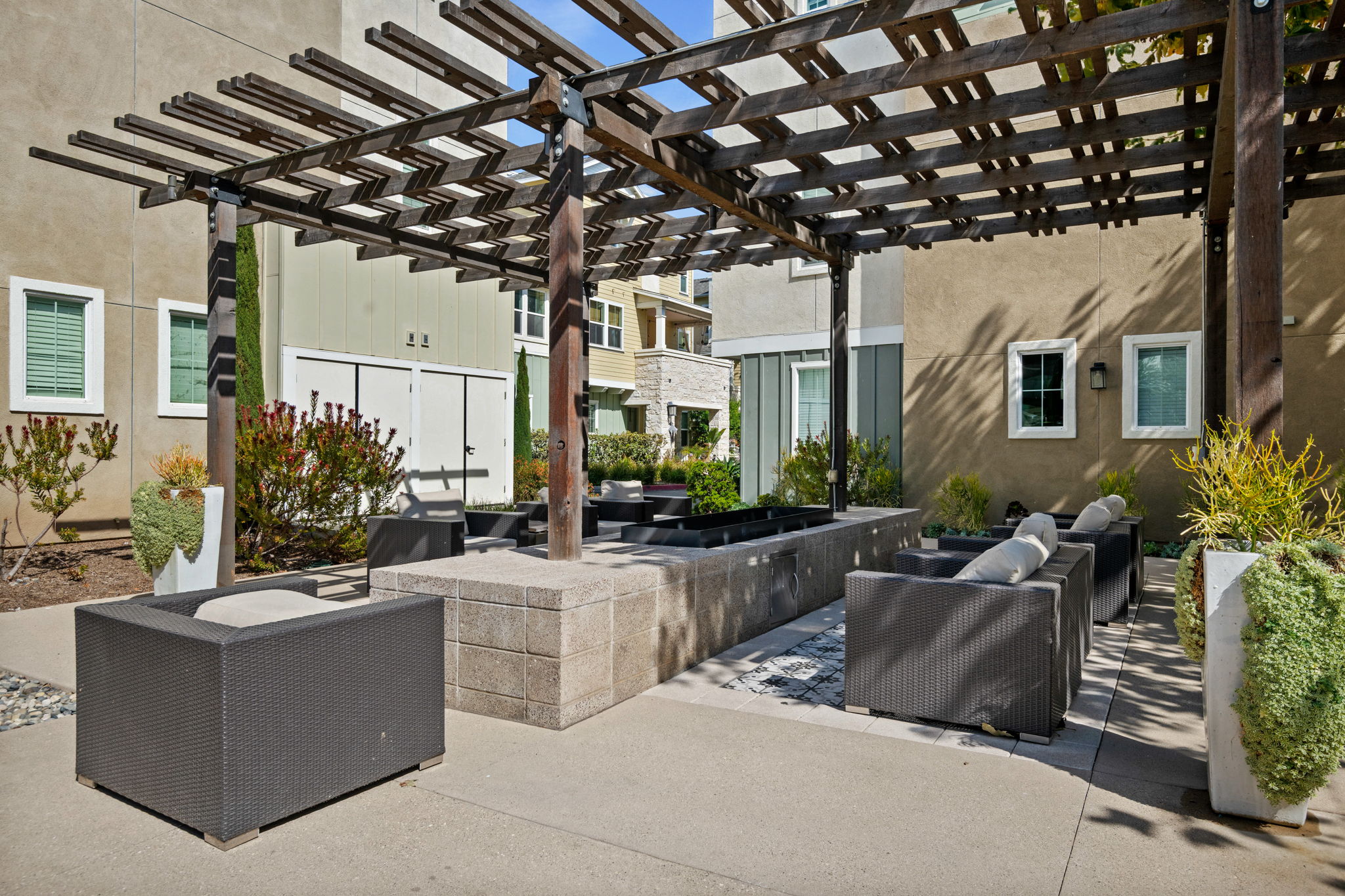 27 - Winslowe Fire Pit