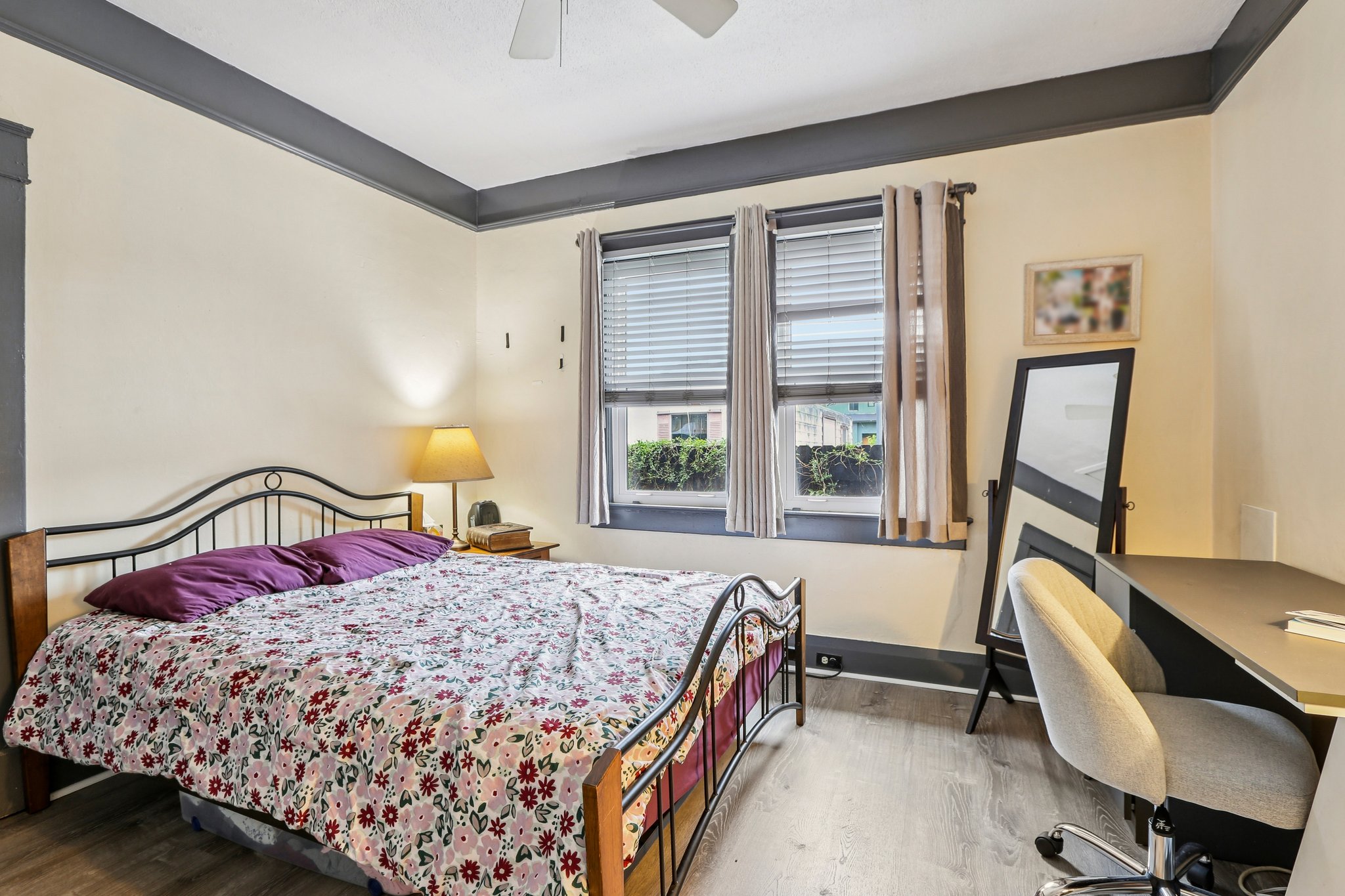 E Knollwood St-S1009-031.jpg