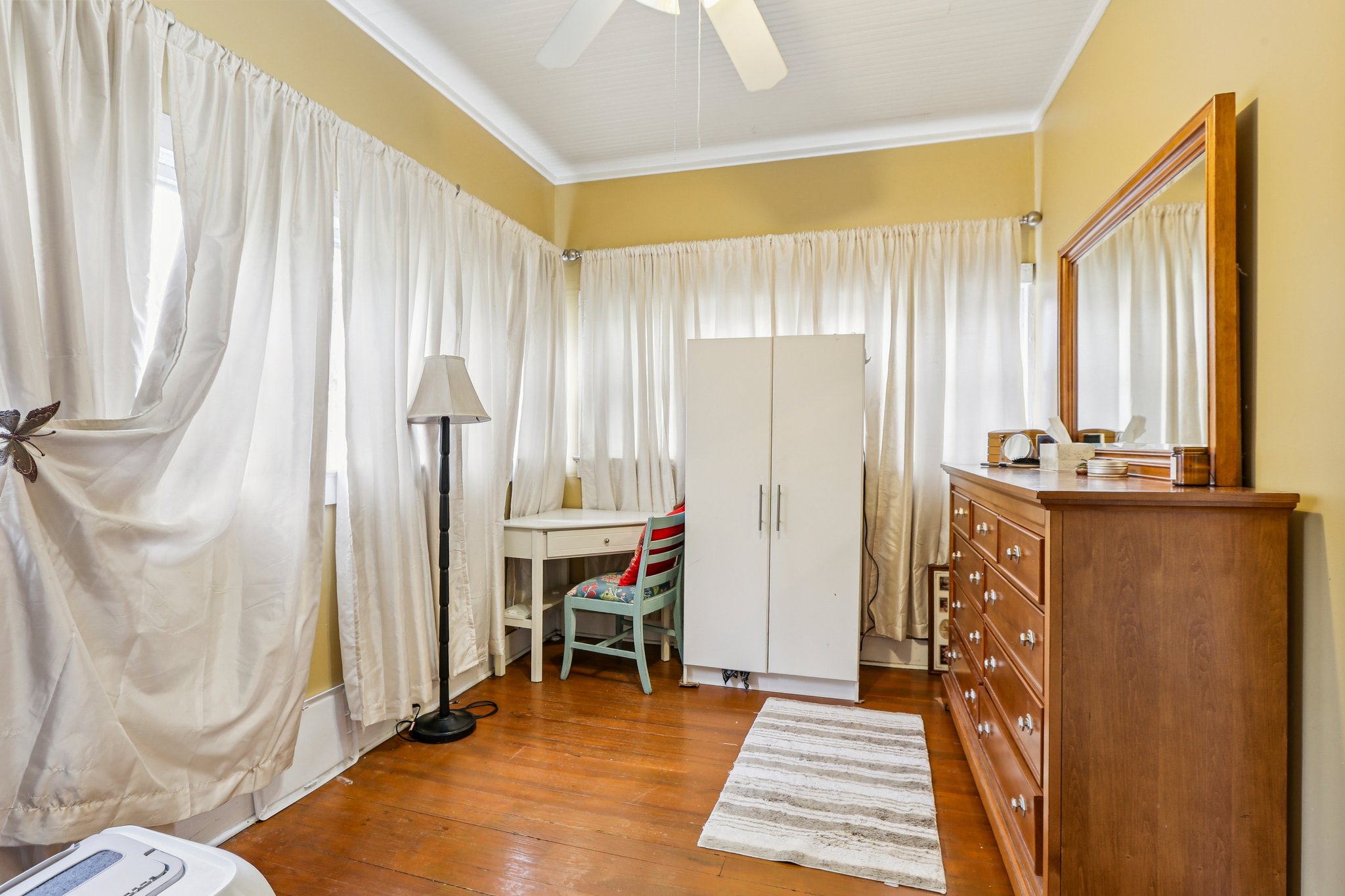 E Knollwood St-S1009-033.jpg