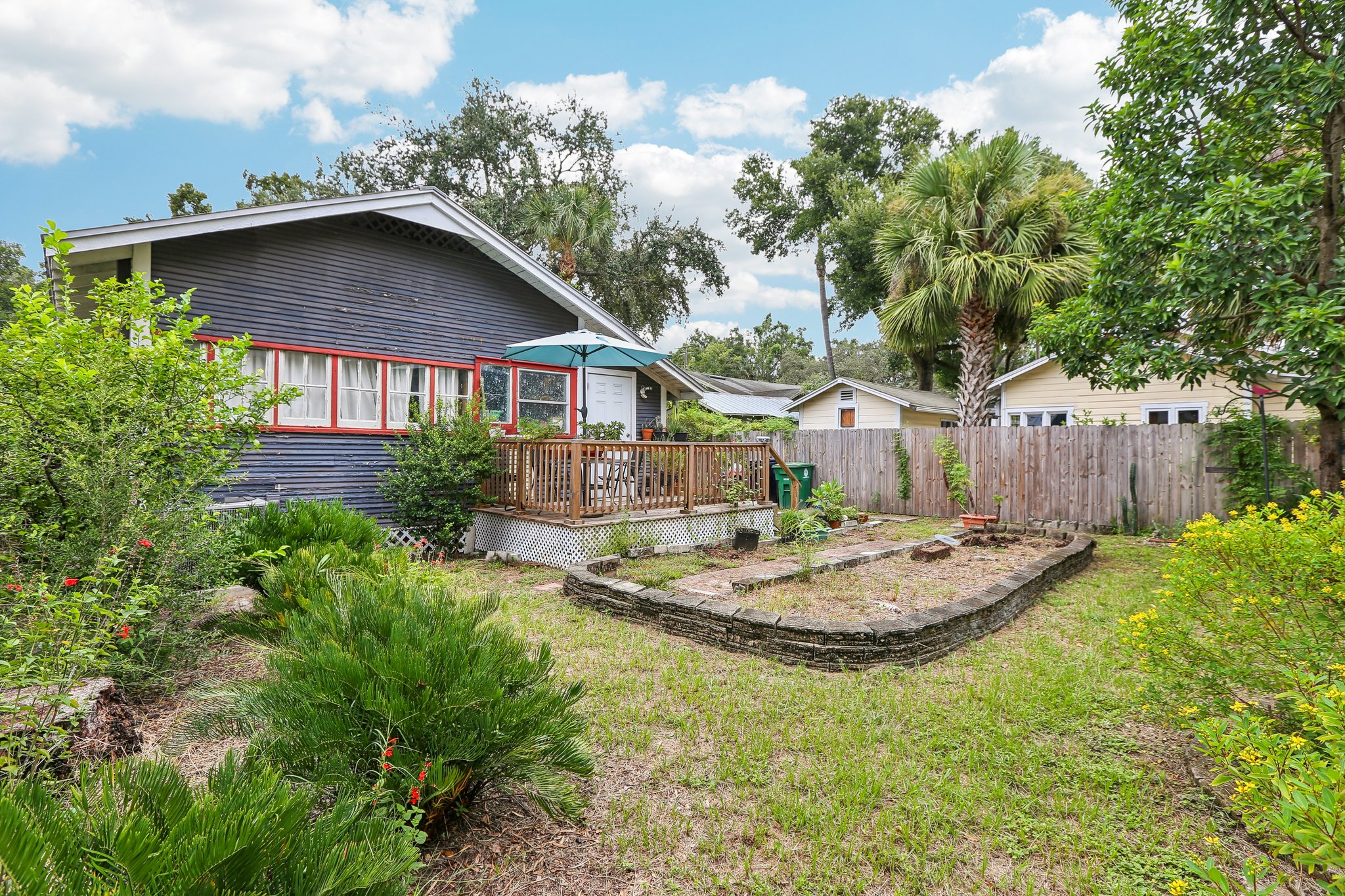 E Knollwood St-S1009-042.jpg