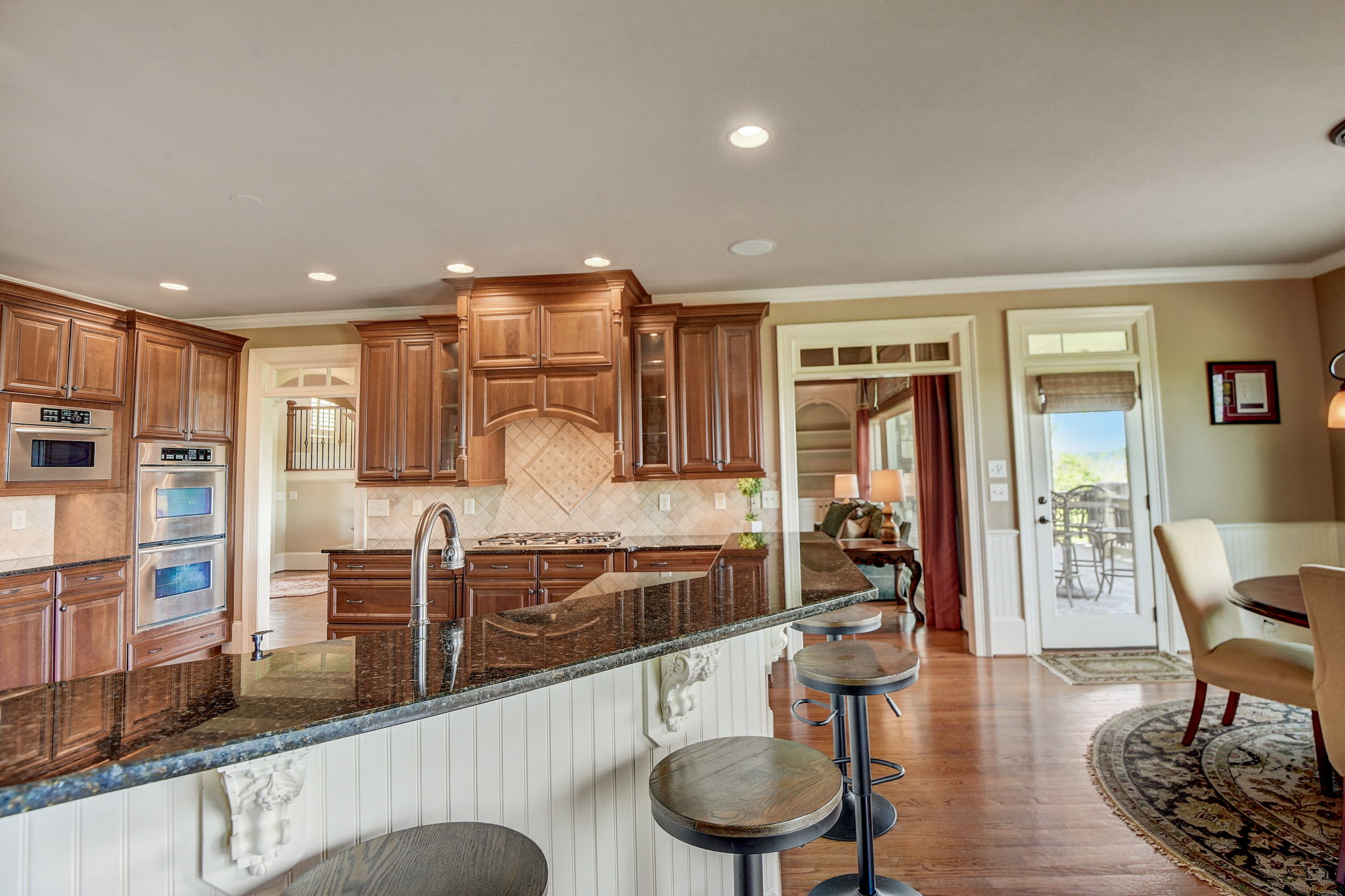 Kitchen/Breakfast Bar