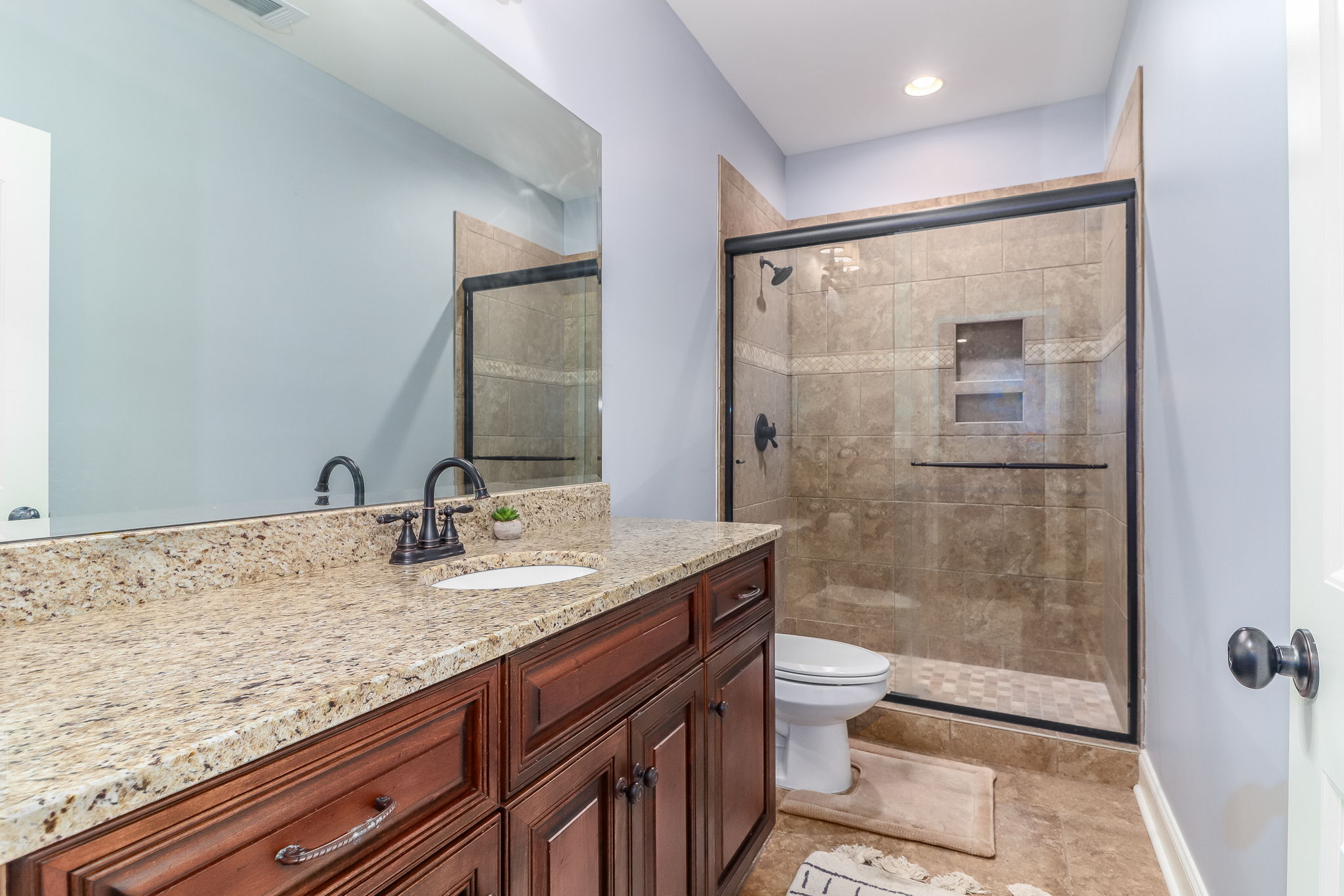 En-Suite Bath (Bath #3)