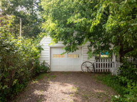 detached garage