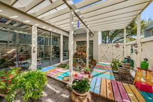 6-Clubhouse Garden Area