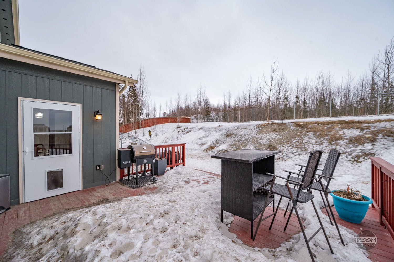 Large Rear Deck & Fenced Yard