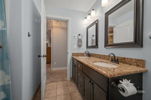 Upper Main Bathroom