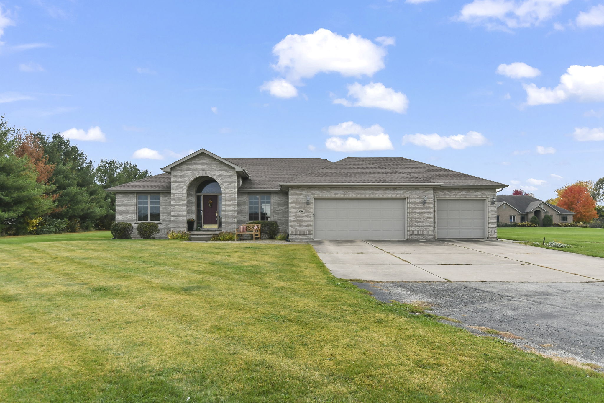 5070 Mechanicsburg Rd, Springfield, IL 62712 Design Eyes Photography