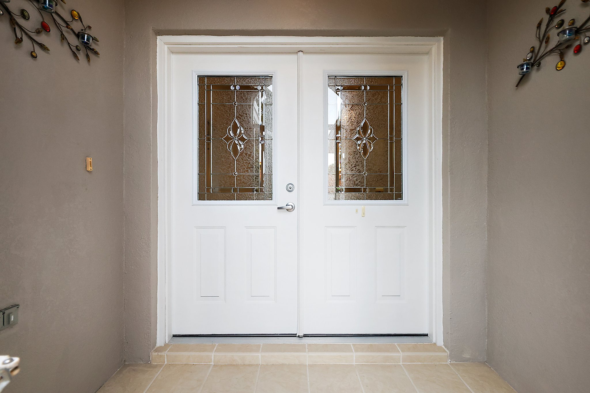 Screened Front Entry