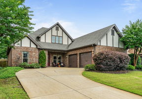 Welcome home to 5073 Park Side Circle!