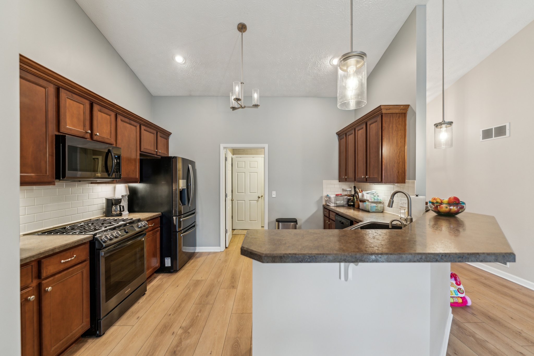 Ravenway Dr-013.jpg