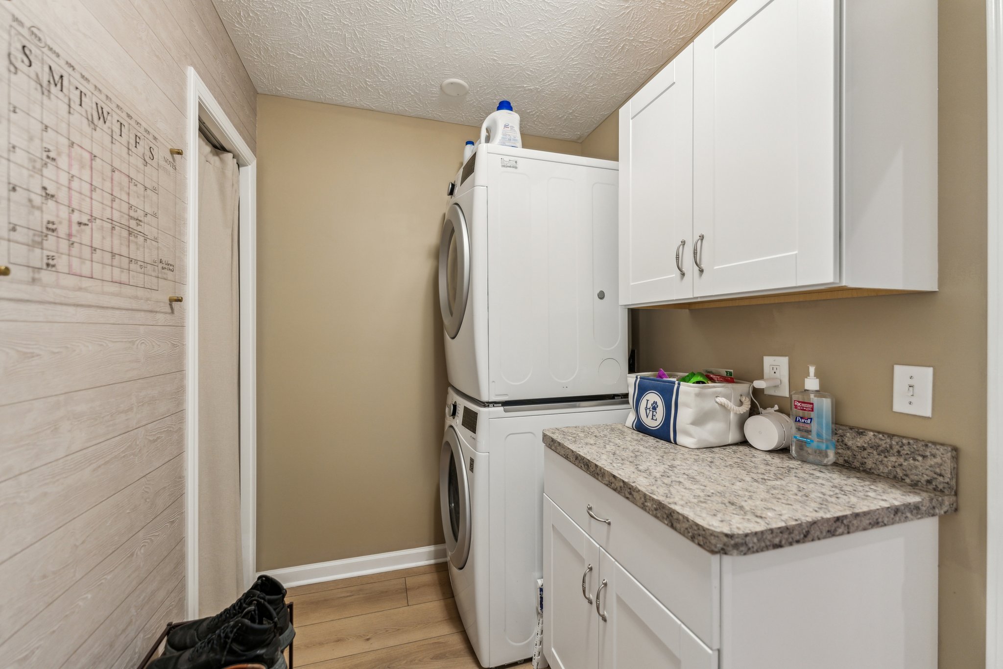 Ravenway Dr-018.jpg