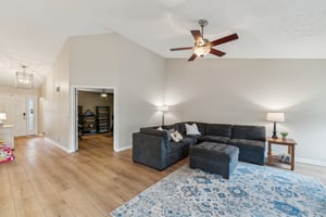 Ravenway Dr-005.jpg