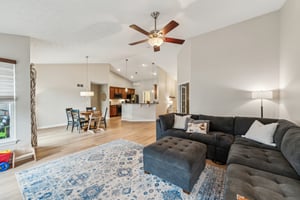 Ravenway Dr-007.jpg