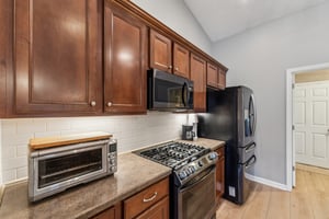 Ravenway Dr-014.jpg