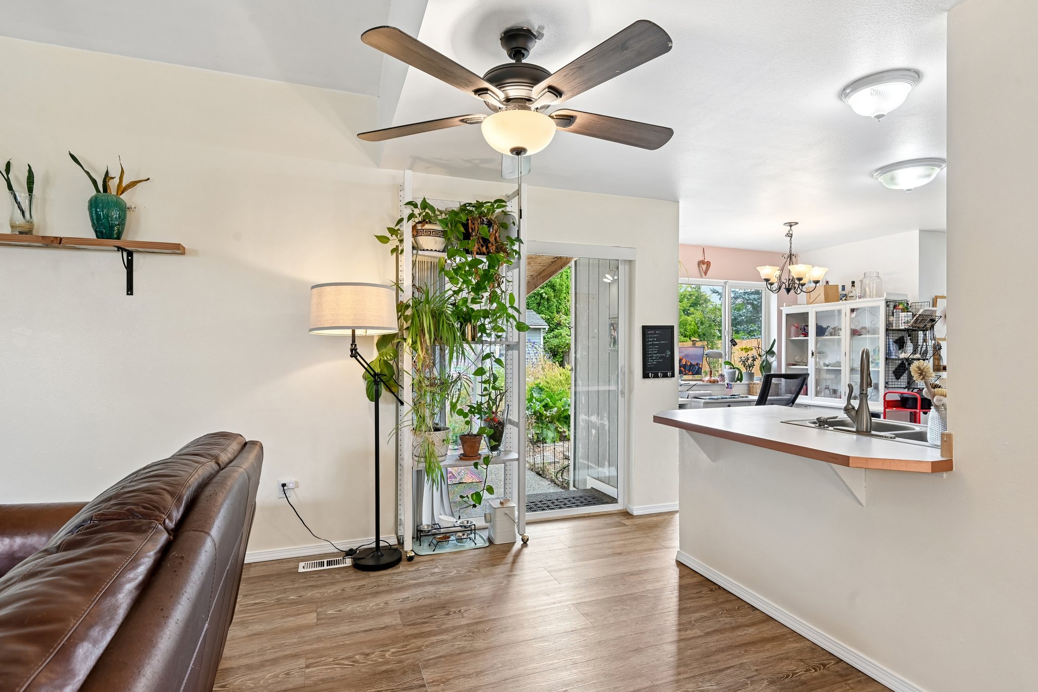 Eldredge Ave-S1208-011.jpg