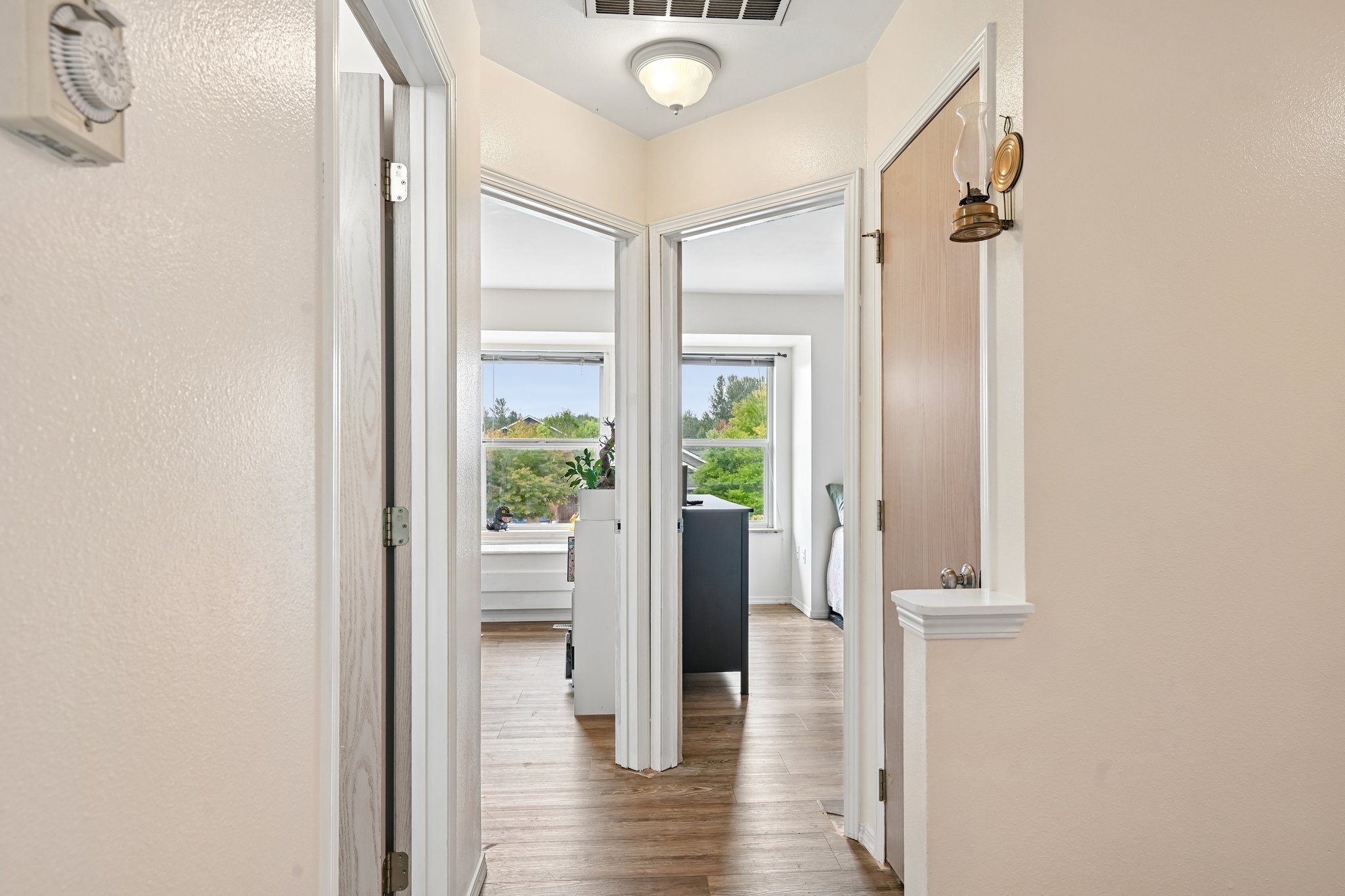 Eldredge Ave-S1208-020.jpg