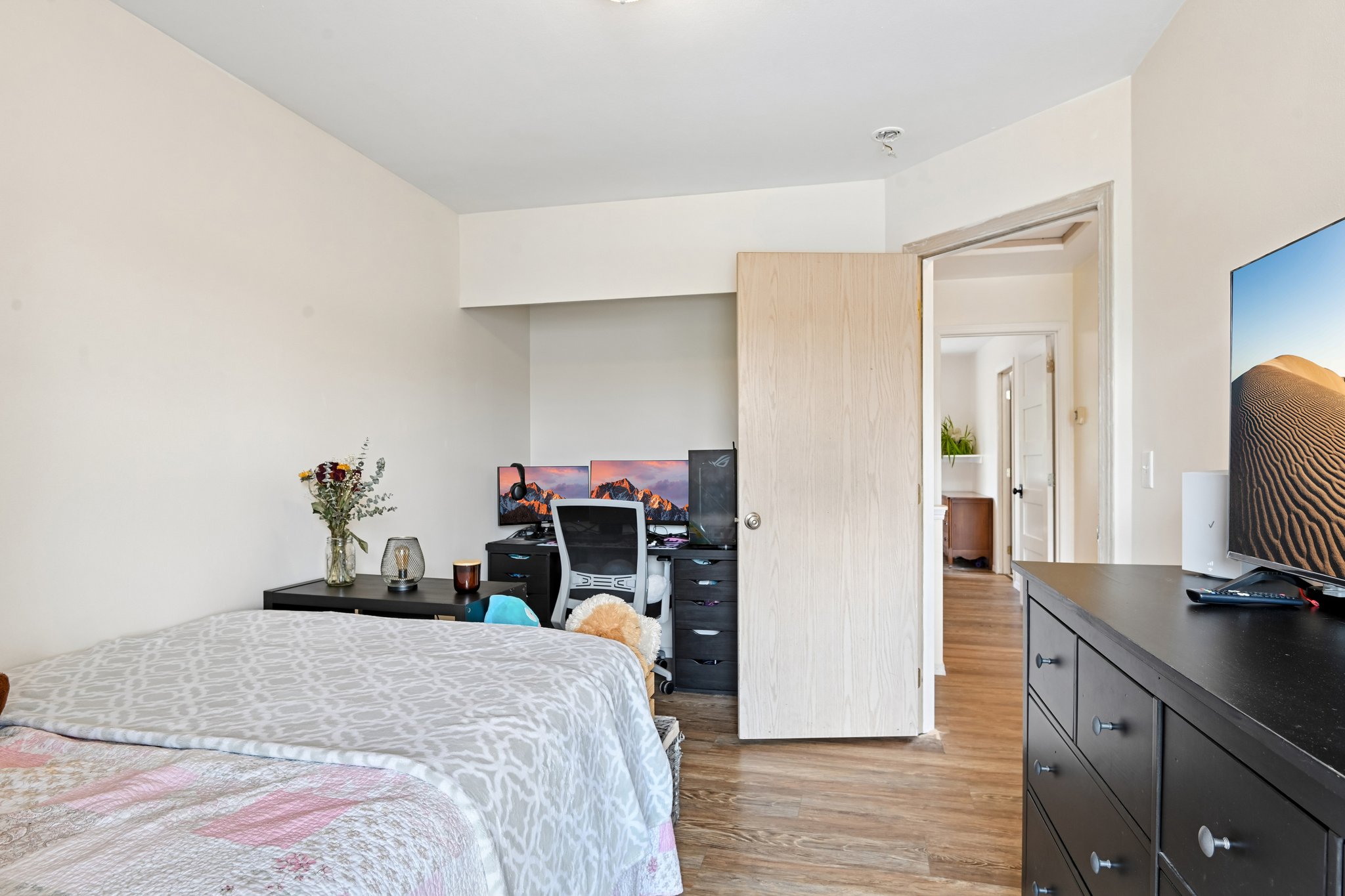 Eldredge Ave-S1208-025.jpg