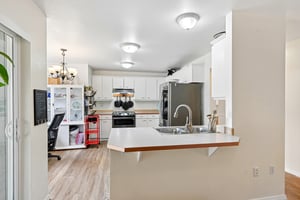 Eldredge Ave-S1208-012.jpg