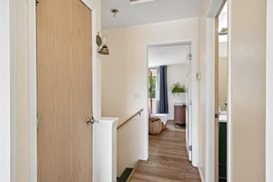 Eldredge Ave-S1208-021.jpg