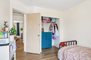 Eldredge Ave-S1208-027.jpg