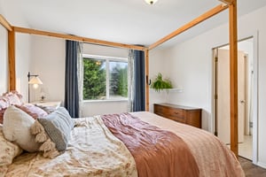 Eldredge Ave-S1208-029.jpg