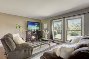 Lakepoint Dr-007