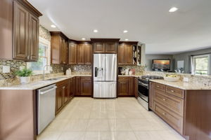 Lakepoint Dr-013