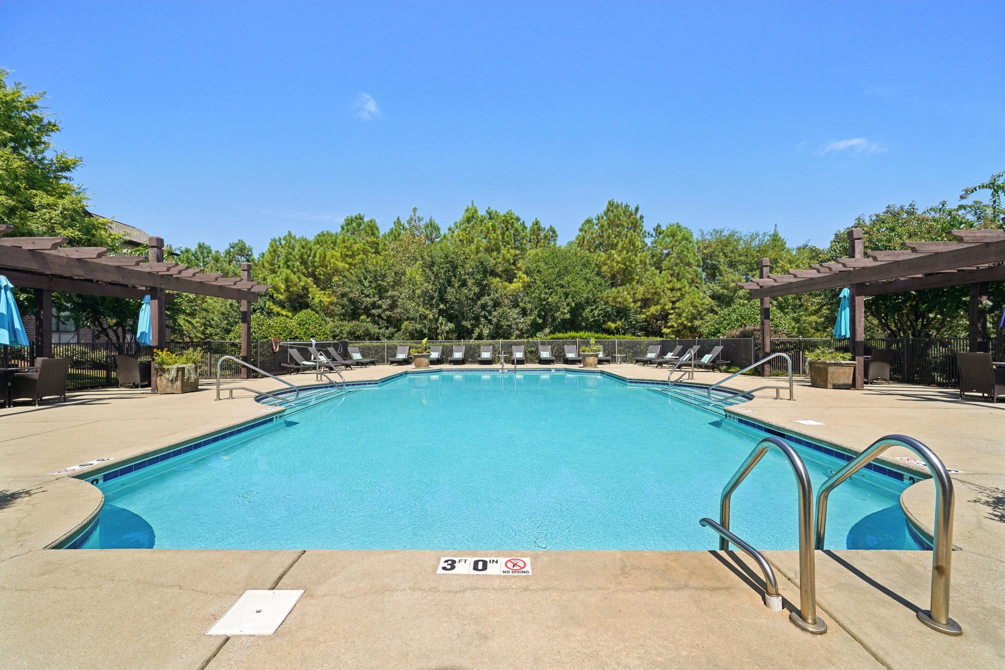 Riverhaven Pl-0909-911.jpg