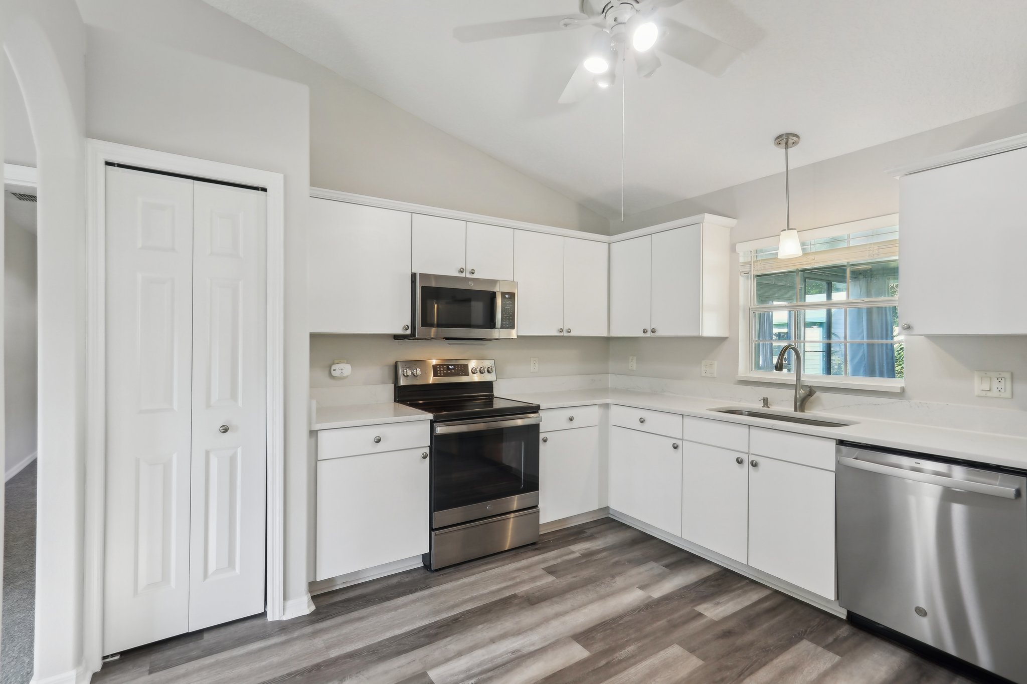 Woodview Dr-2805-020.jpg