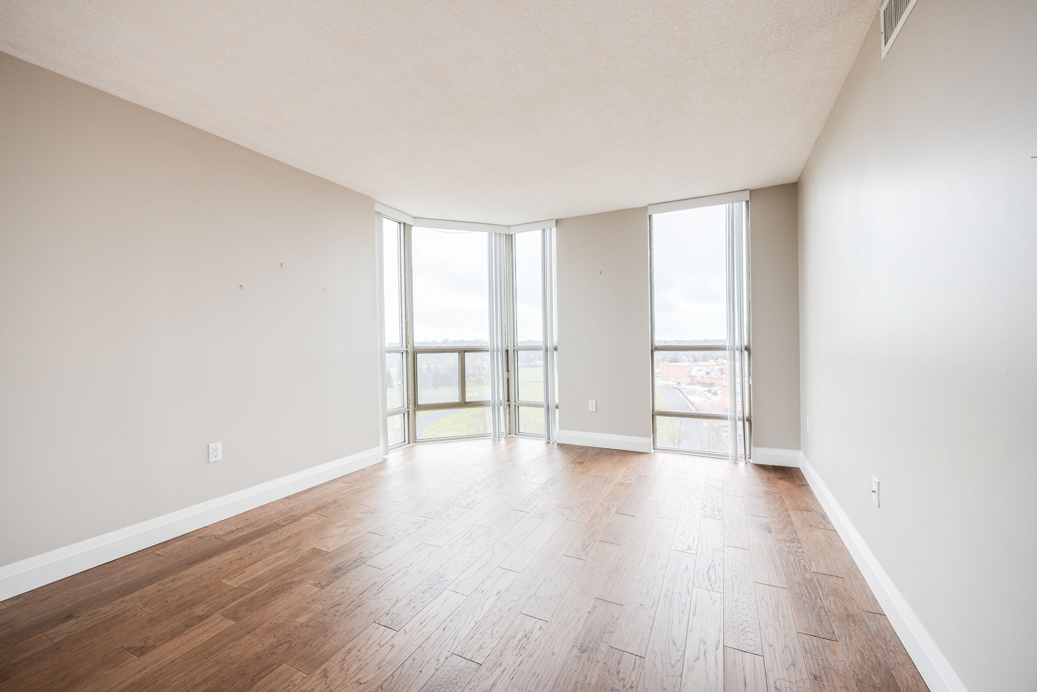 Burlington property showcase — delivered property photograph 23