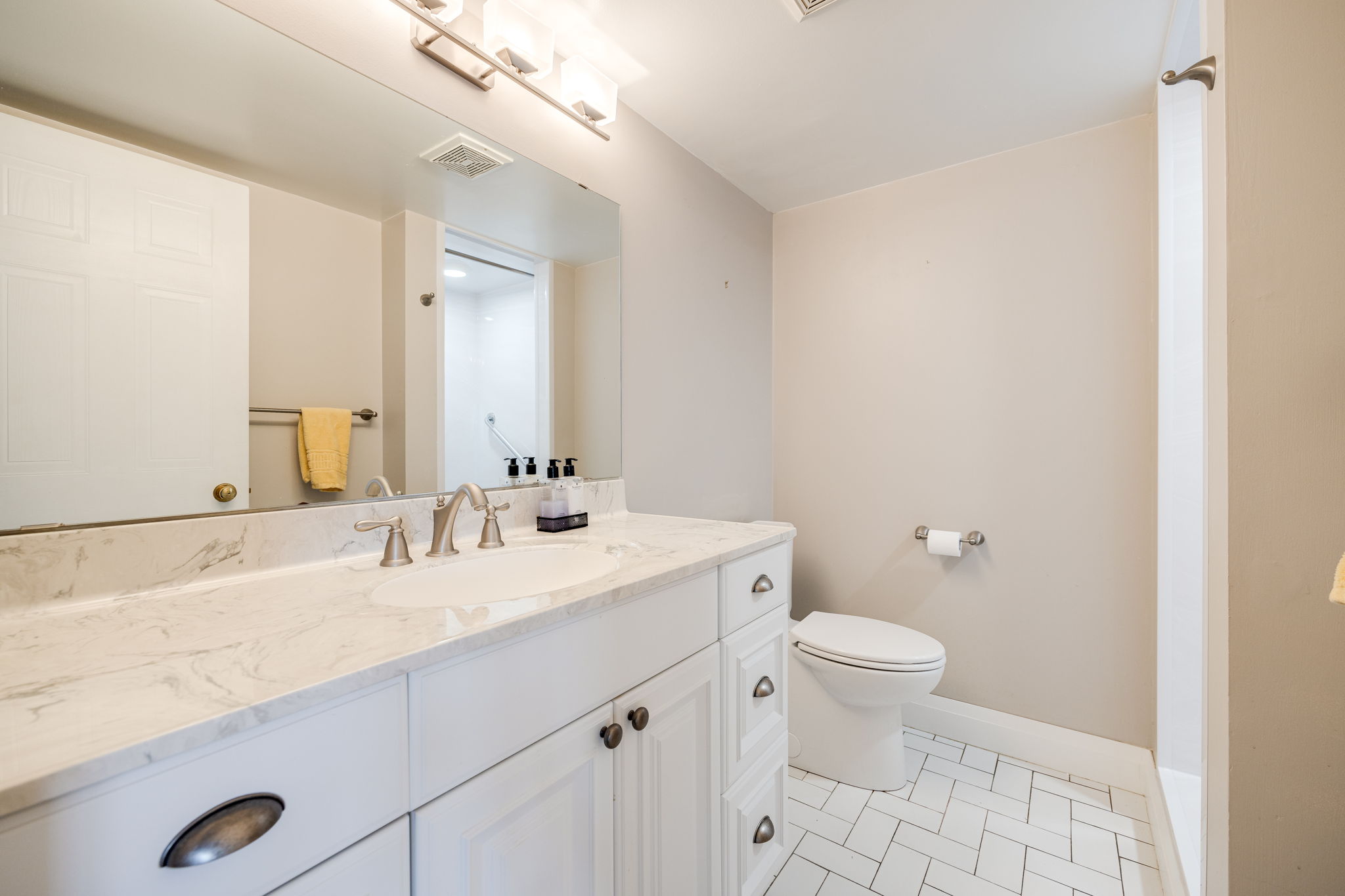 Burlington property showcase — delivered property photograph 28