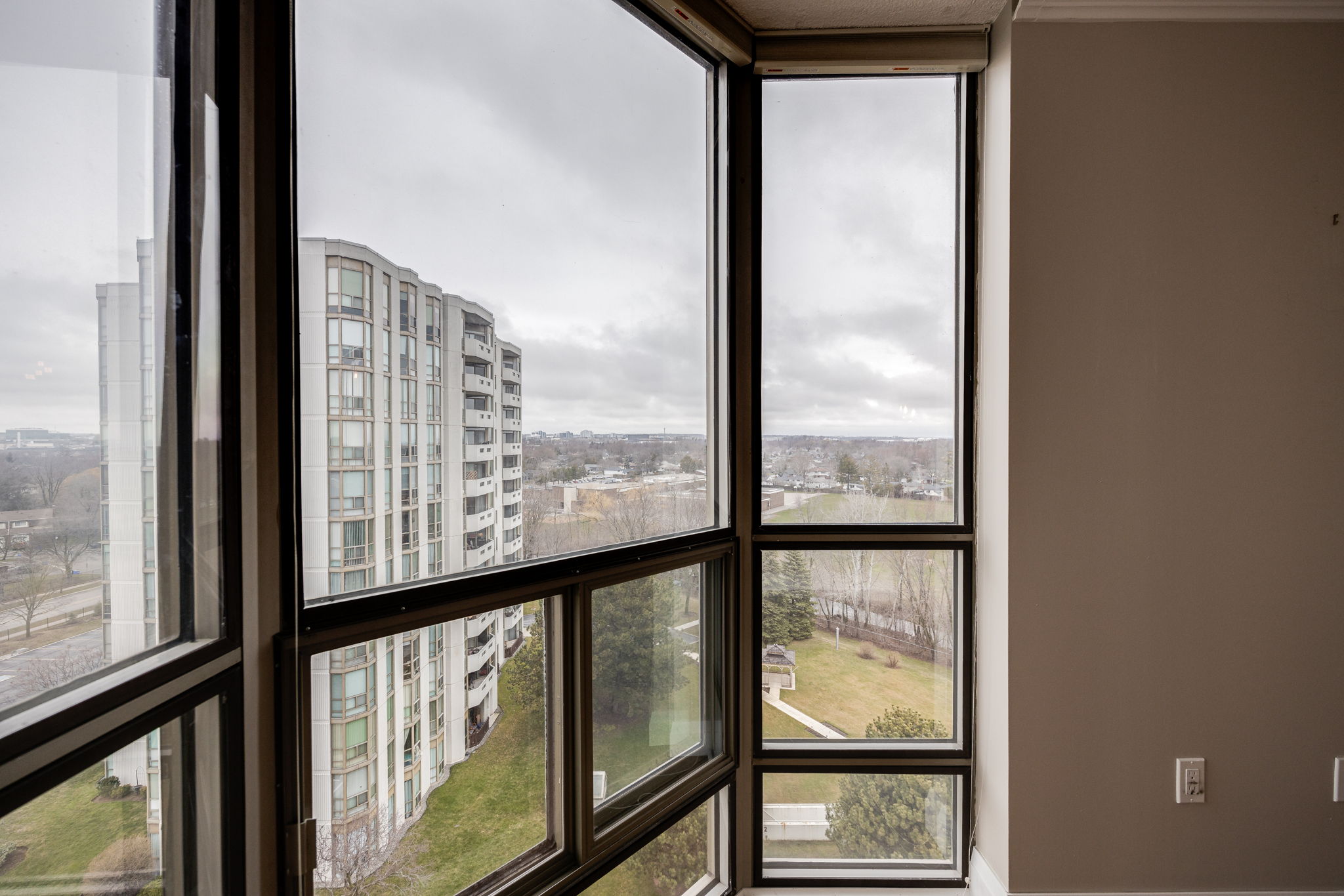 Burlington property showcase — delivered property photograph 34