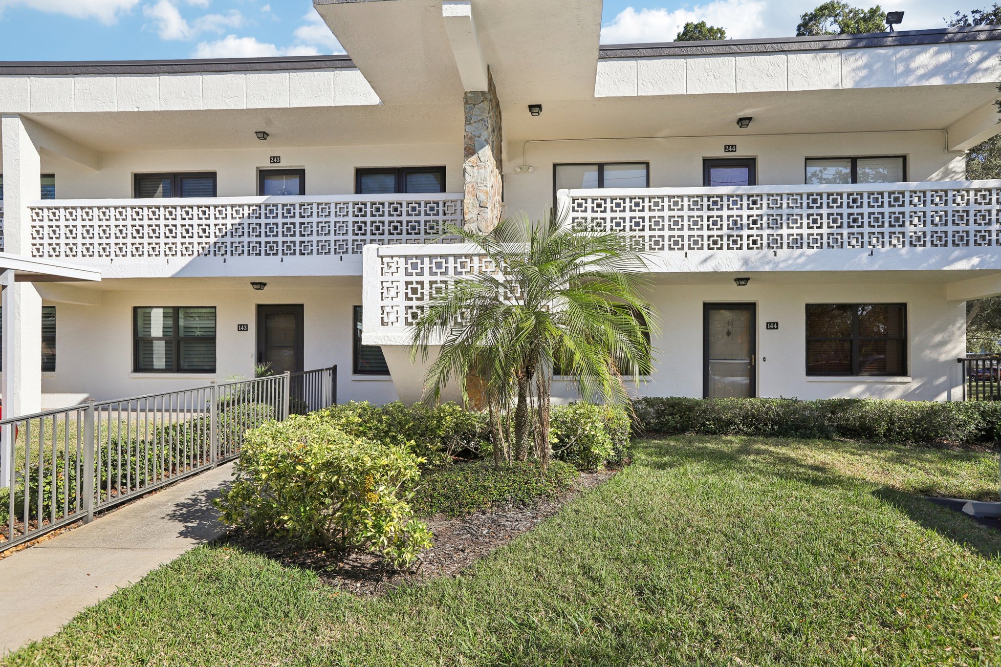 1st St NE 143-S1212-002.jpg