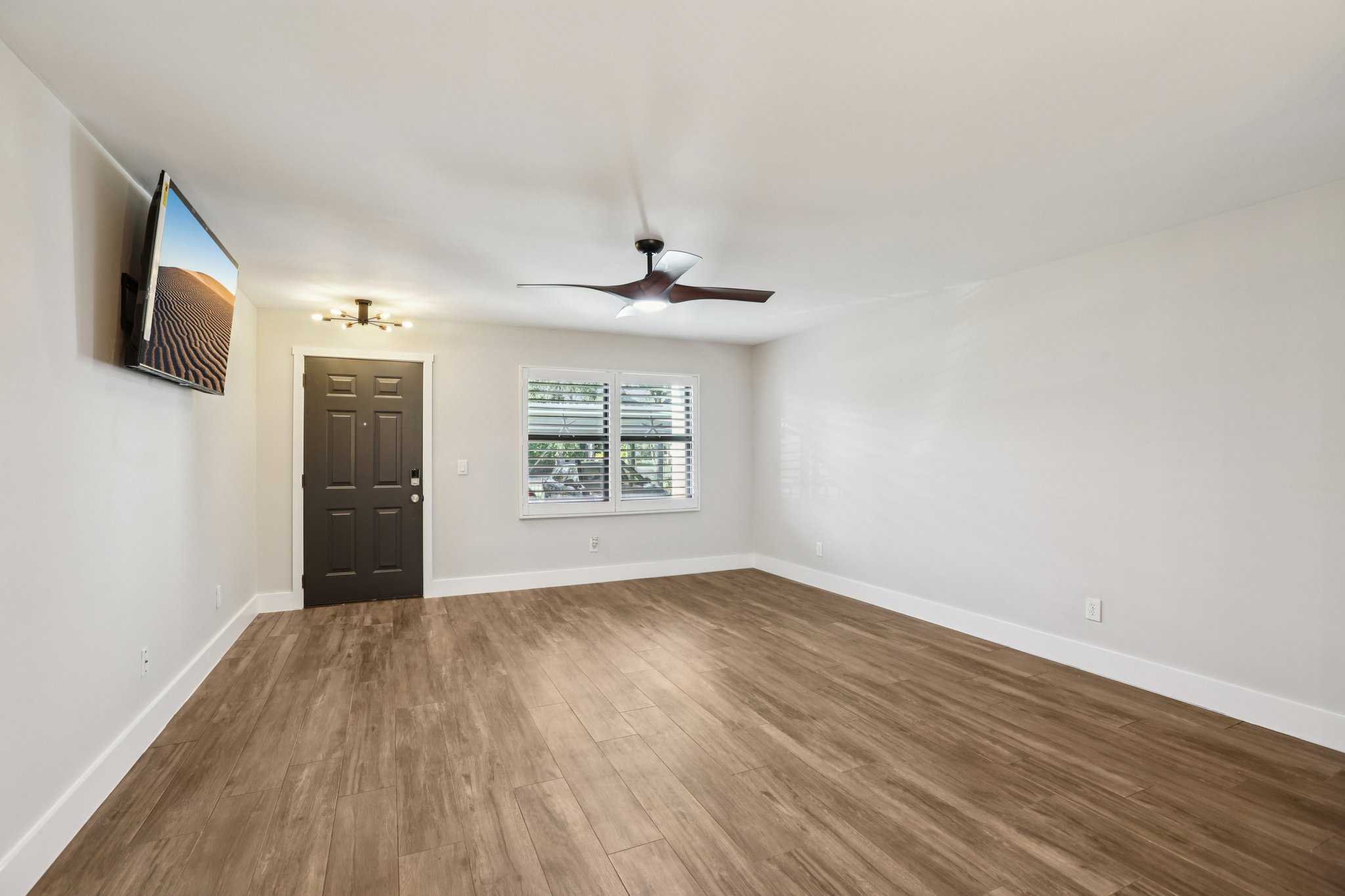 1st St NE 143-S1212-006.jpg