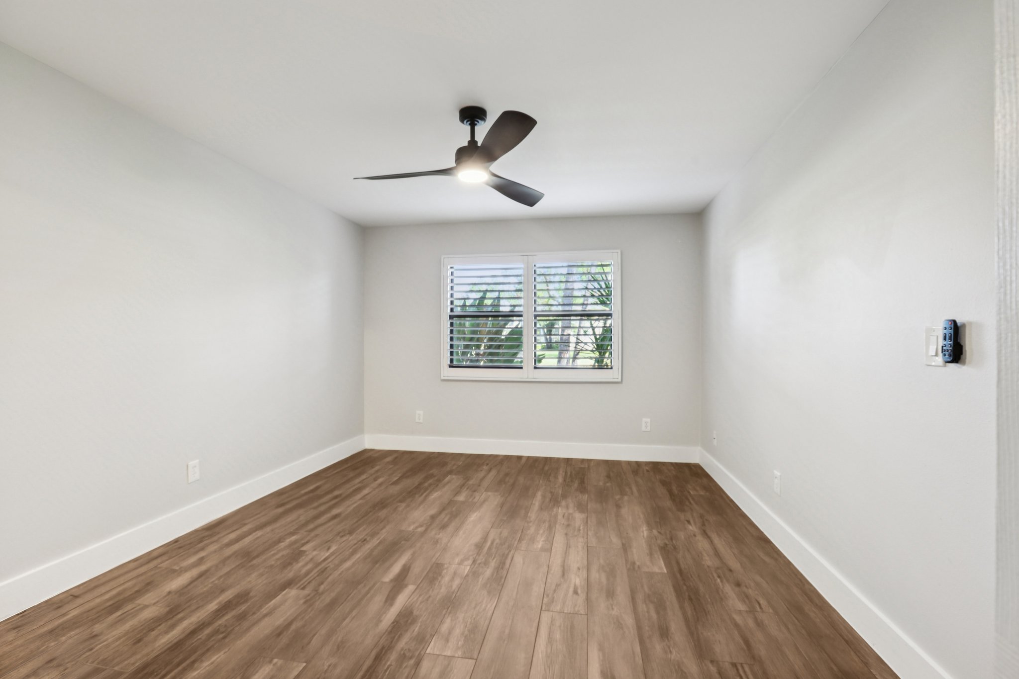 1st St NE 143-S1212-035.jpg