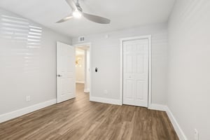 1st St NE 143-S1212-031.jpg