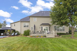 https://cdn.aryeo.com/listings/5085-half-round-rd-oswego-il-60543-28876456/resized/medium/medium-01a0aa37-9339-7375-8664-2e5a6e5474c3.jpeg