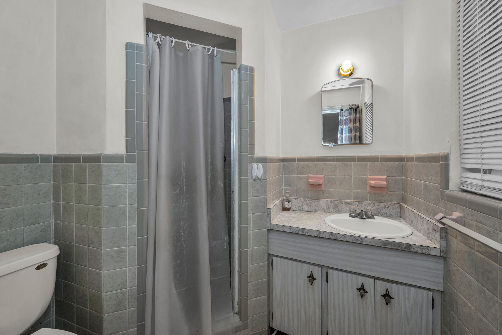 Primary Bathroom 1a