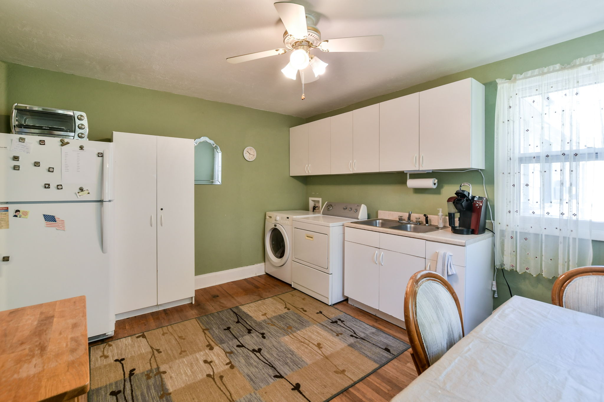 break room/laundry or potential laundry/craft room