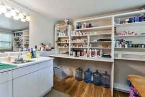 color/mix room or potential butlers pantry