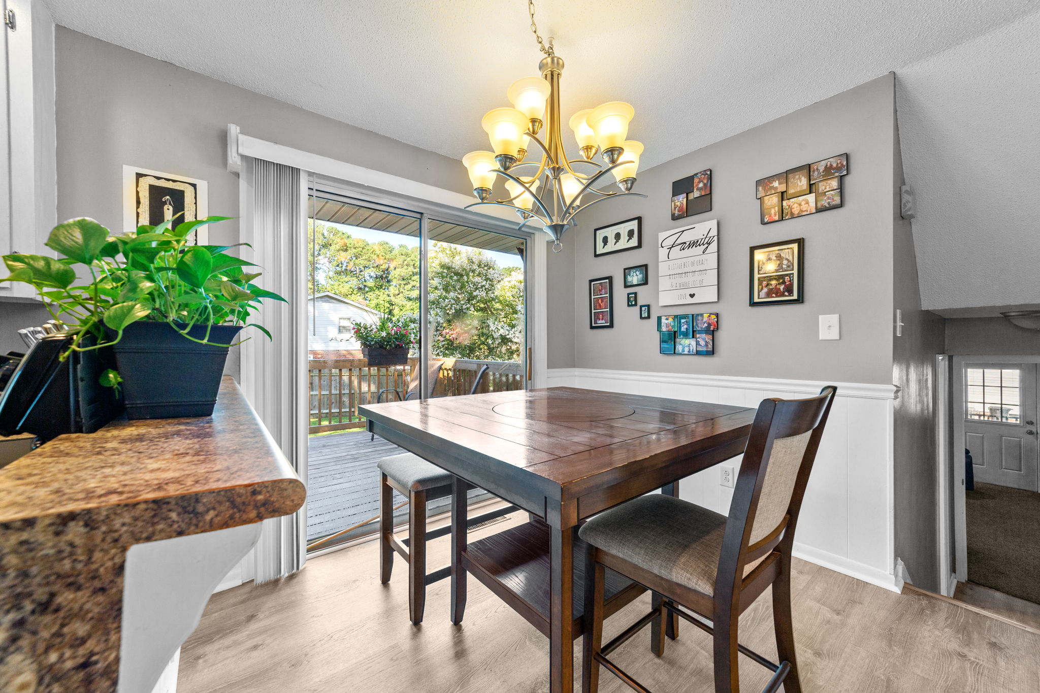 Kitchen/Breakfast Area