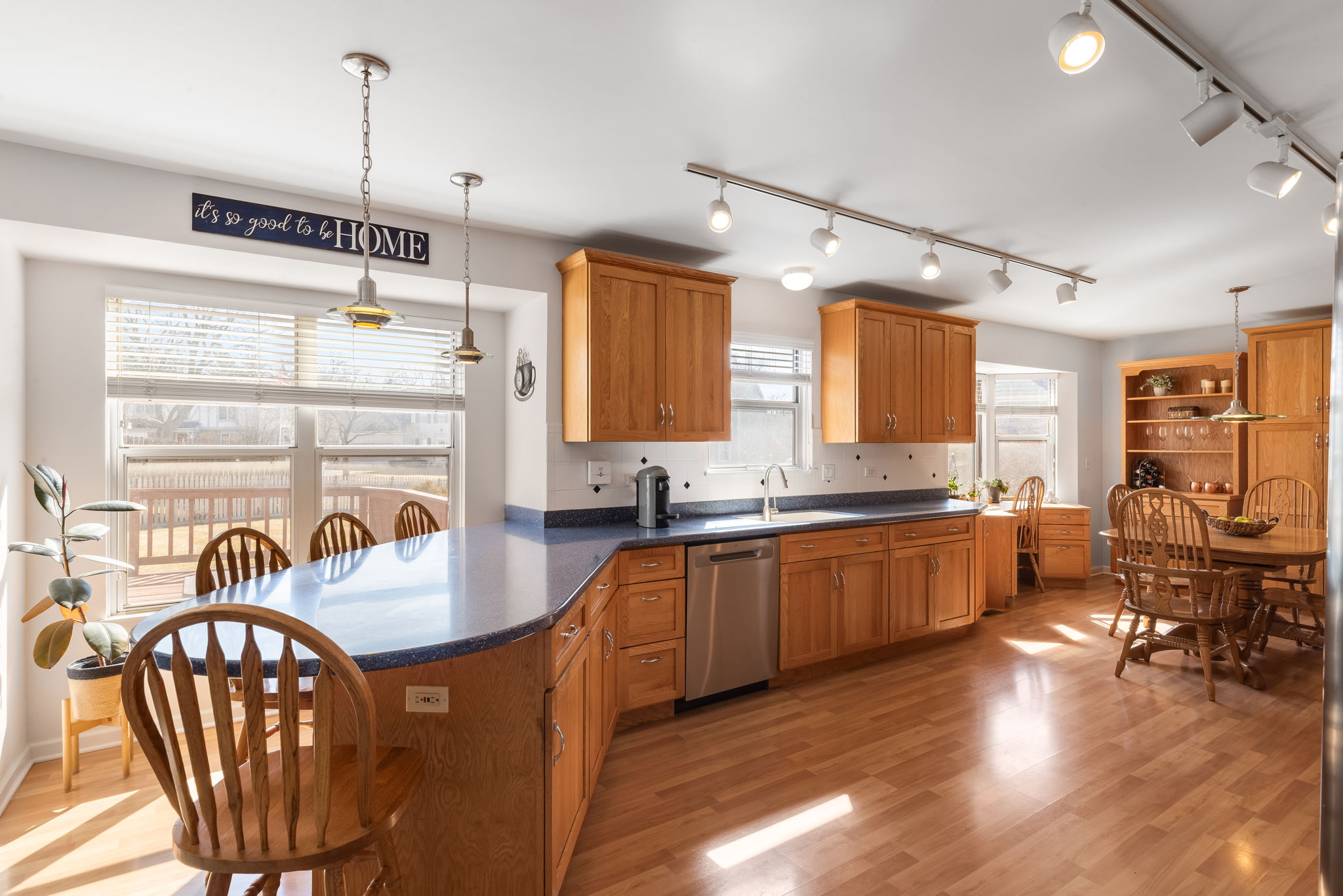 Kitchen/Breakfast Bar