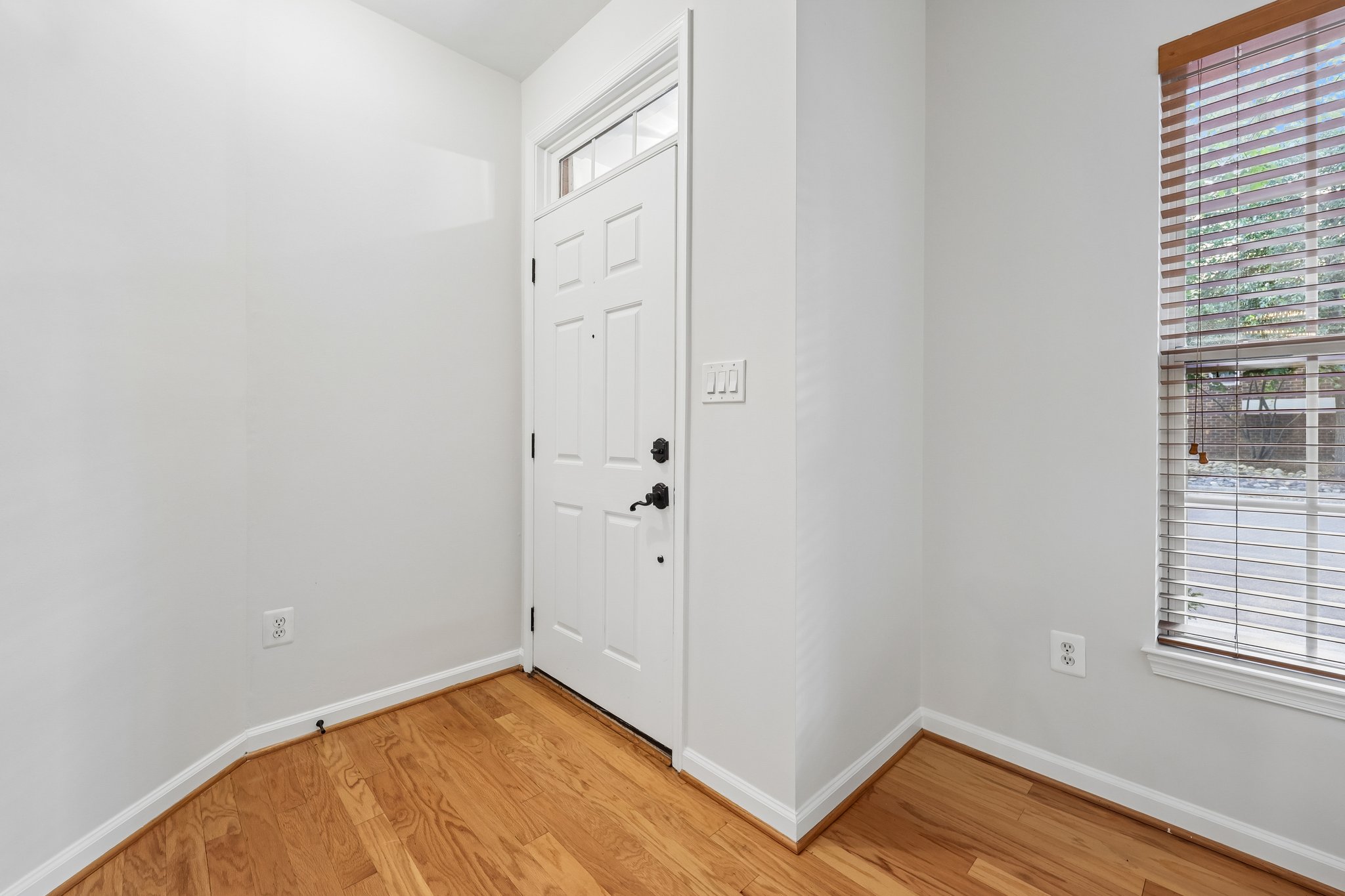 Donovan Dr-S0605-005.jpg