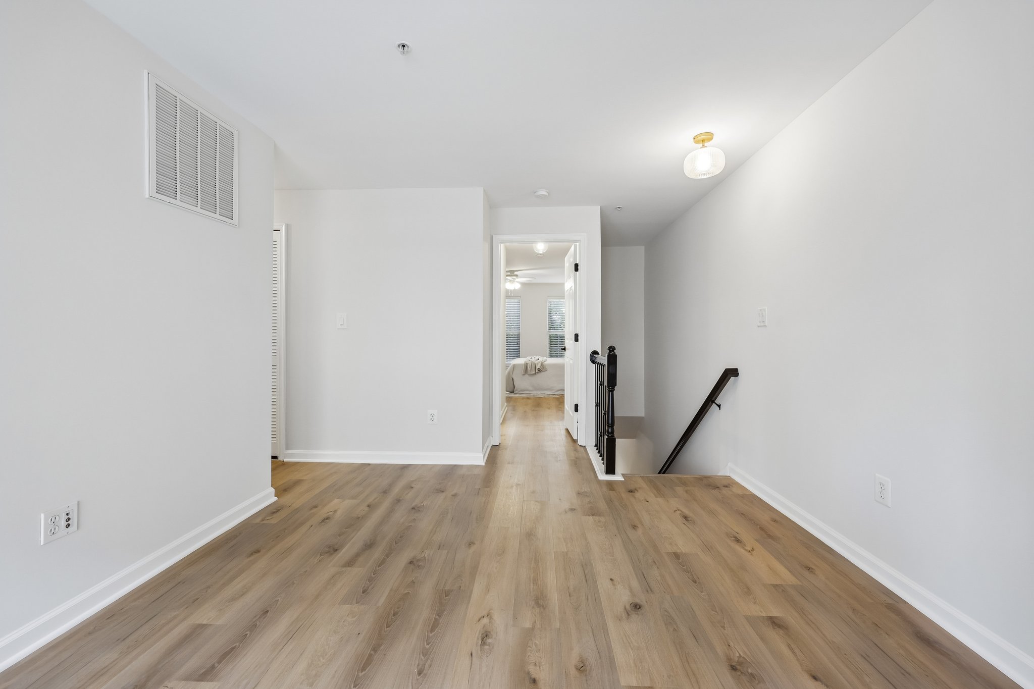 Donovan Dr-S0605-024.jpg