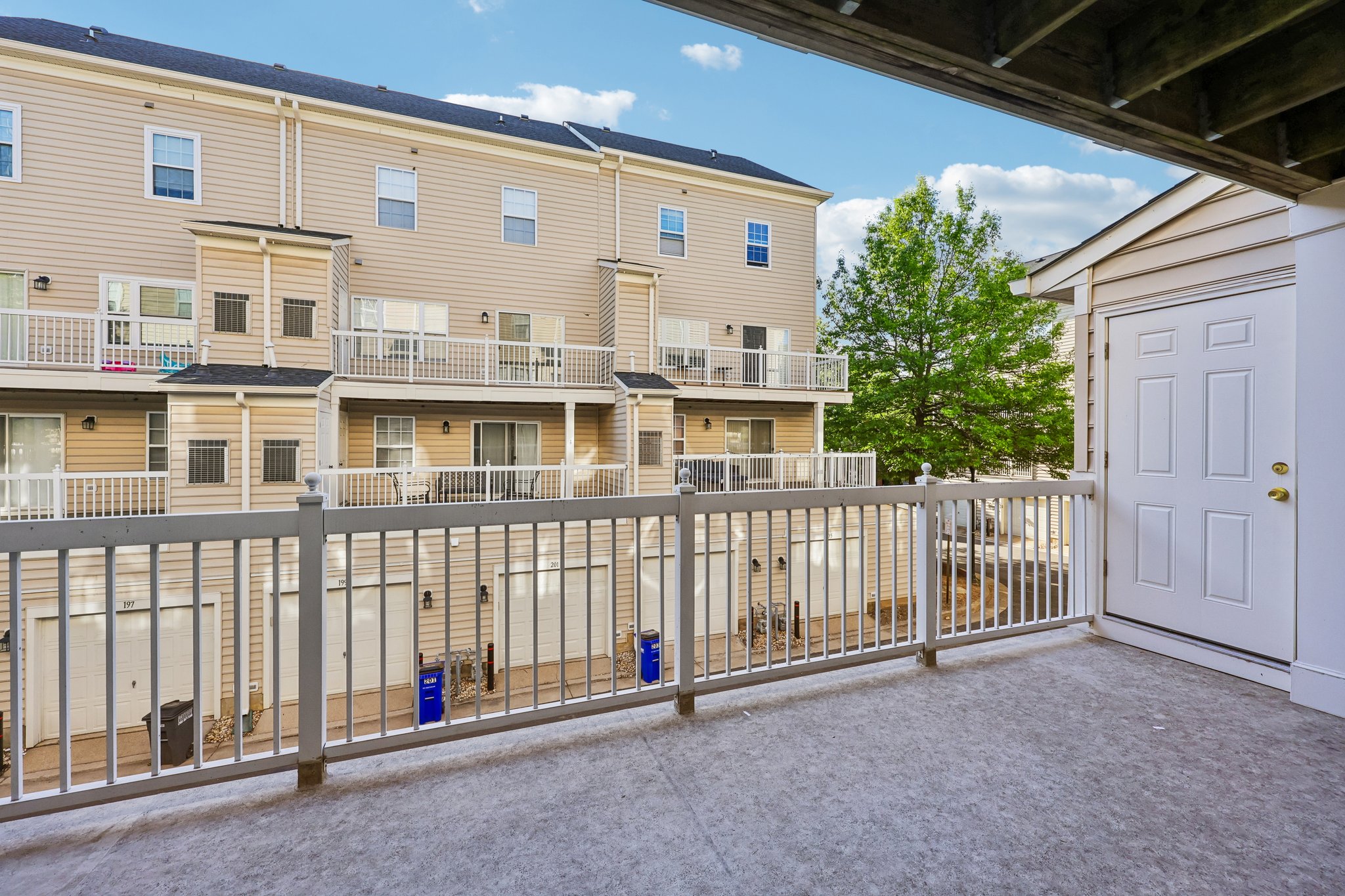 Donovan Dr-S0605-036.jpg