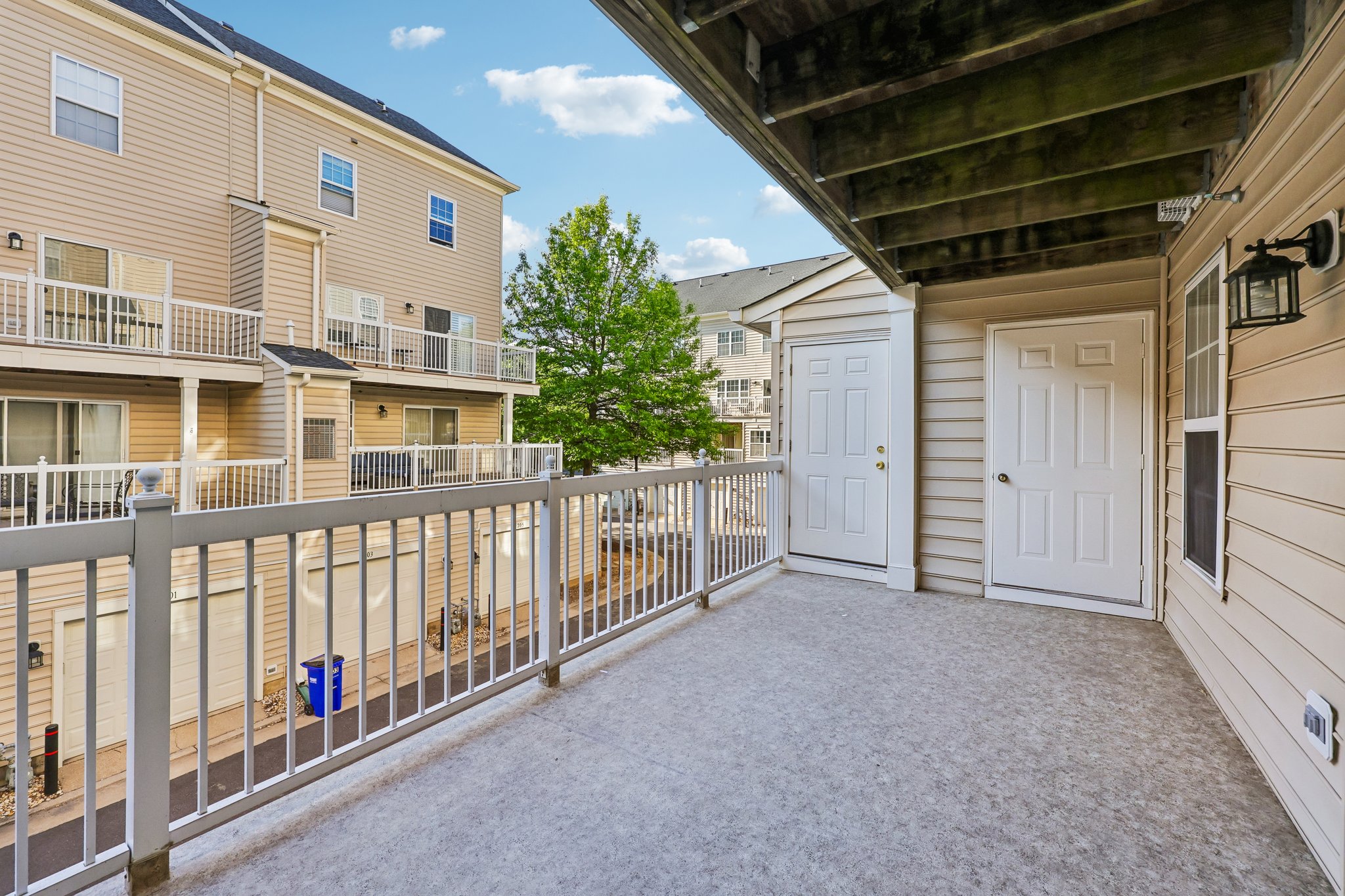 Donovan Dr-S0605-037.jpg