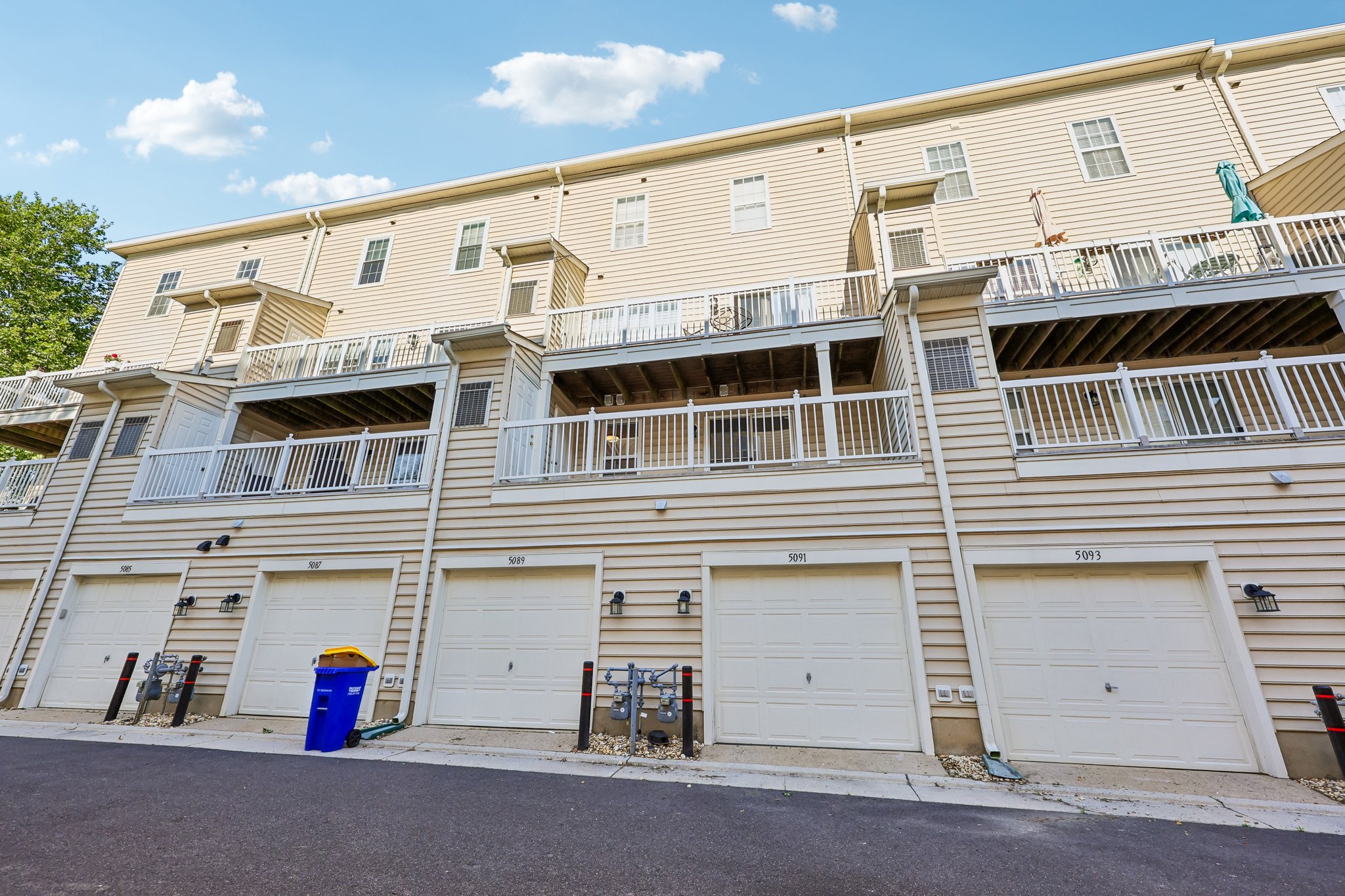 Donovan Dr-S0605-039.jpg